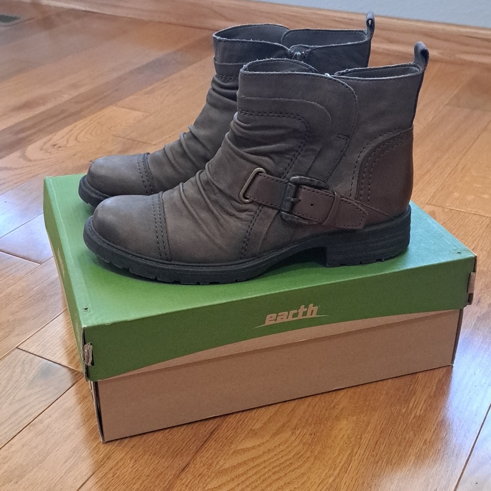 Earth Stone Ankle Boots - Gray Brown - Picture 4 of 8